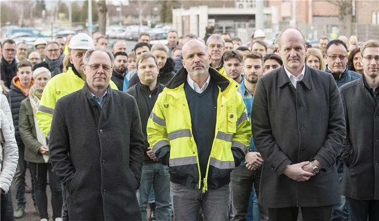 Um der Opfer des rechtsextremistischen Terroranschlages in Hanau zu gedenken, nahmen die Beschäftigten der thyssenkrupp Rasselstein GmbH an einer Schweigeminute teil. Foto: privat