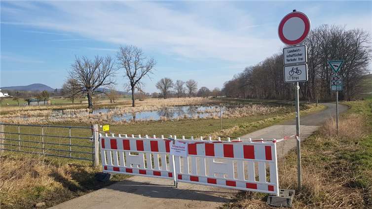 Um die Arbeiten der Helfer vor Ort nicht zu behindern, bittet die Einsatzleitung...