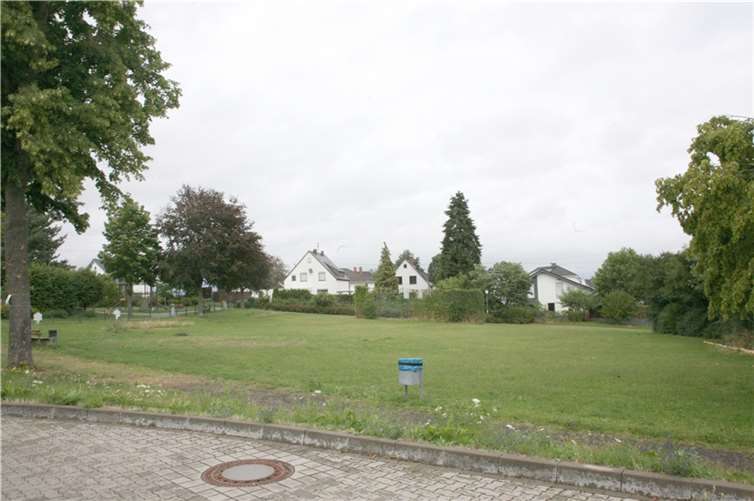 Um die Bebauung dieser Grünfläche in der Ortsmitte von Hausen wird gestritten.