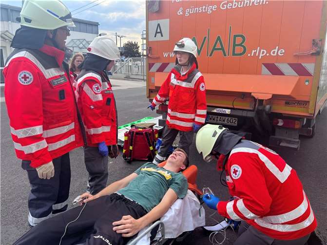 Um die Erstversorgung der Verletzten kümmerten sich die DRK Ortsvereine Wirges und Siershahn gemeinschaftlich.