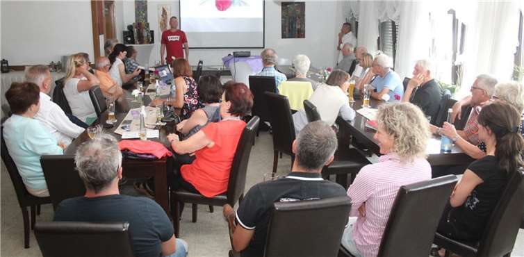 Um die Geschichte der Führerscheine und das Thema Alter und Straßenverkehr ging es beim Themenabend StVO.privat