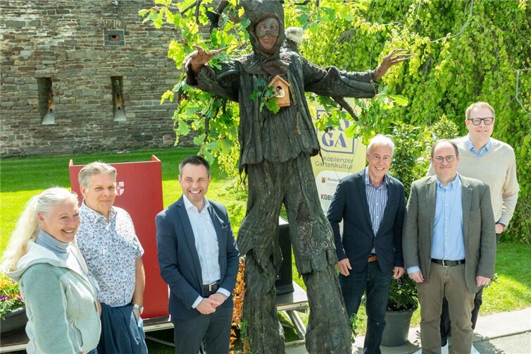 Um die Mittagszeit wurde die offizielle Saison der Koblenzer Gartenkultur durch den Oberbürgermeister eröffnet.