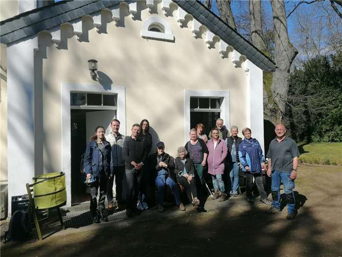 Um die Pflege kümmern sich ehrenamtliche Grabpaten.  Foto: Andreas Knossalla