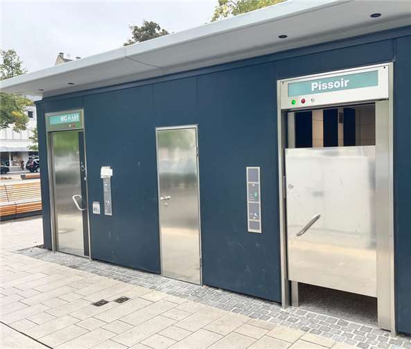 Um die Unisex-Toilette betreten zu können, müssen 50 Cent gezahlt werden, das Urinal kann kostenfrei genutzt werden.Foto: Michael Mang 