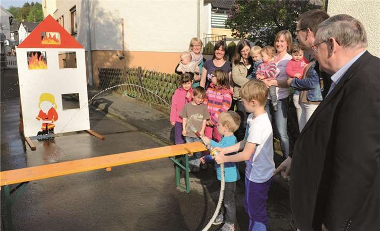 Um die Unterhaltung der jüngsten Gäste hatten sich die Gimmiger Floriansjünger besonders viele Gedanken gemacht. FIX