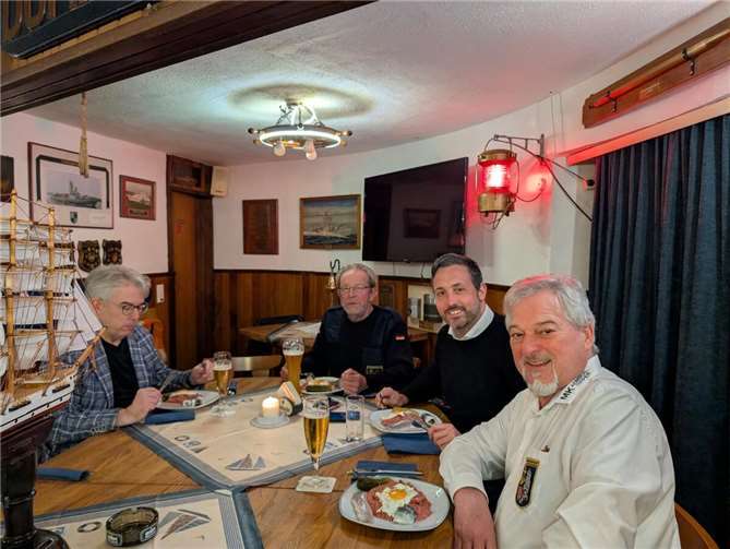 Um die guten Beziehungen zu pflegen, wurden zum diesjährigen Essen neben Oberbürgermeister Christian Greiner, dem Bürgermeister Claus Peitz auch die Herren Heller und Heß von Andernach.Net geladen. Foto: privat