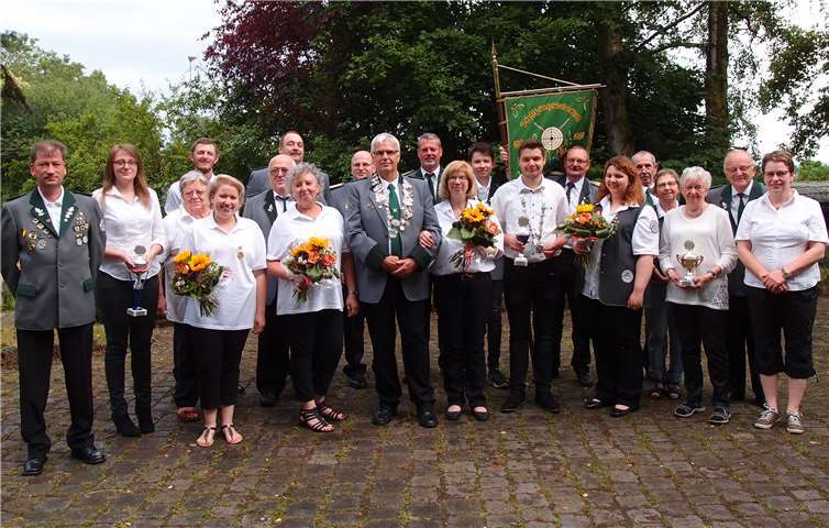 Um ihre neuen Majestäten zu ermitteln trafen sich die Mitglieder der Schützengesellschaft Niederbieber auch in diesem Jahr auf ihrem Schützenstand.Foto: privat