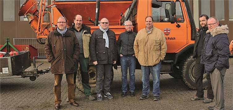 Um ortsgemeindeübergreifender Kooperationen besser einschätzen zu können, besuchten Mitglieder der FWG Maifeld den Bauhof in Polch. privat