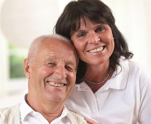 Um pflegebedürftige Menschen wird sich liebevoll gekümmert.privat