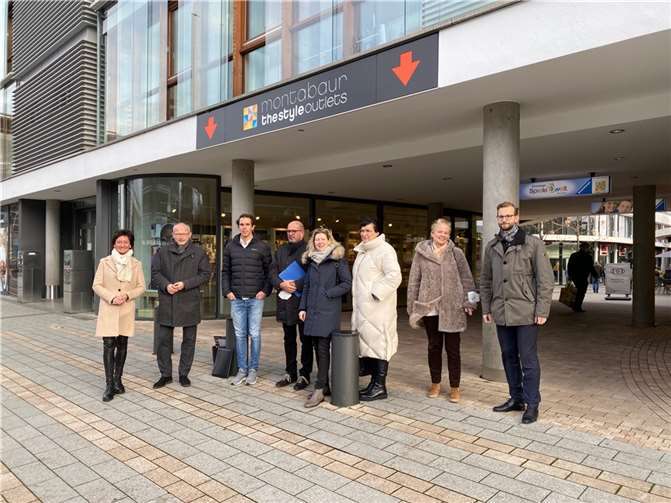Um sich vor Ort über die richtigen Weichenstellungen zu informieren, besuchte das Zukunftsfeld Wirtschaft und Arbeit der CDU Landtagsfraktion kürzlich den Outlet Standort in Montabaur.Foto: privat