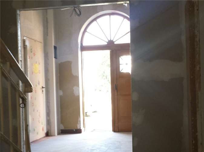 Umfangreiche Renovierungsarbeiten sind nötig, um die Auflagen des Brandschutzes zu erfüllen. Dies kann der Kindergarten nicht in Eigenleistung stemmen und hofft nun auf Unterstützung der Bürger. privat