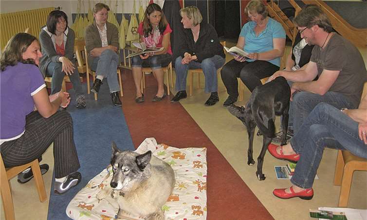 Umfassend stellte Frau Geiben aus der ortsansässigen Tierarztpraxis ihre Praxisräume vor.Privat