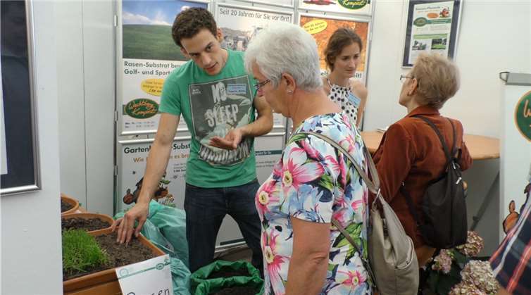 Umfassende Infos gab es bei den Ausstellern im und um das Messezelt.