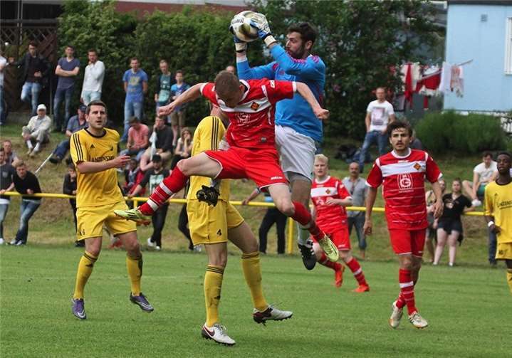 Umkämpft war die Partie der TuS Reserve in Morlautern. Erst in der Schlussphase kassierte das Team von Dirk Laux zwei Gegegtreffer und unterlag mit 2:4. -TH-