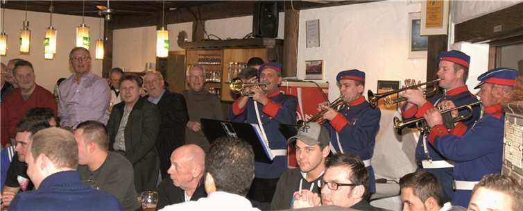 Umrahmt von den Trompetenklängen der Stadtsoldaten wurden verdiente Mitglieder geehrt.privat