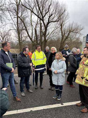 Umweltministerin Katrin Eder informierte sich am Unglücksort. Foto: Ministerium für Klimaschutz, Umwelt, Energie und Mobilität