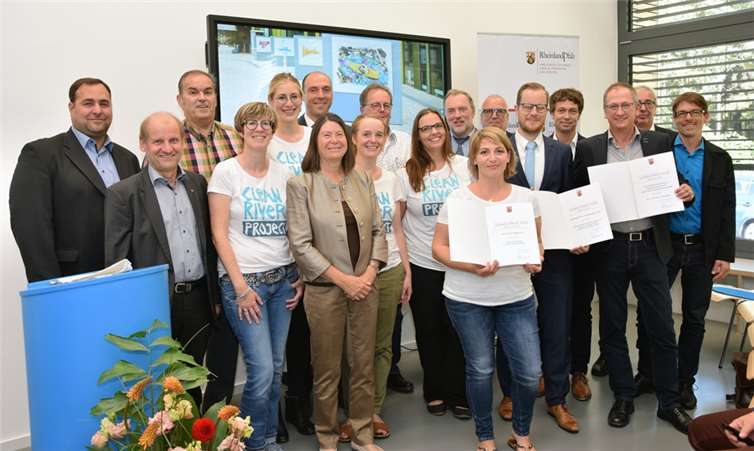 Umweltministerin Ulrike Höfken mit Pirmin Spiegel und den Umweltpreisträgern 2018. Foto: © MUEEF