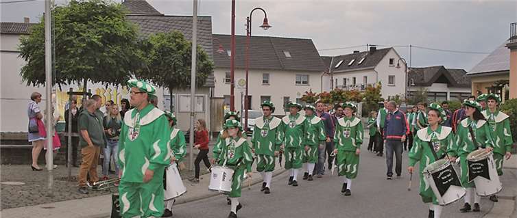 Umzug der Gast- und Dorfvereine.privat