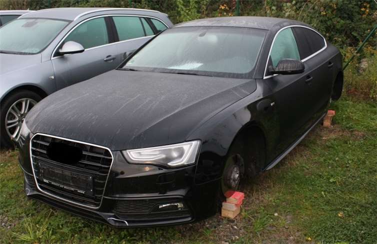 Unbekannte haben auf dem Gelände eines Autohauses in Koblenz Fahrzeugräder abmontiert und geklaut. Polizei