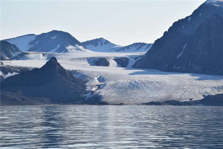 Unberührte arktische Landschaft auf Spitzbergen.  Foto: privat