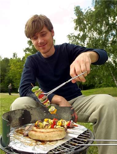 Unbeschwerter Grillgenuss.Foto: AOK Mediendienst
