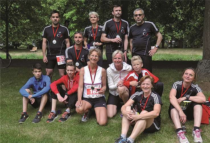 Und Laufen macht doch Spaß: Die glücklichen Läuferinnen und Läufer des LT Grafschaft. privat