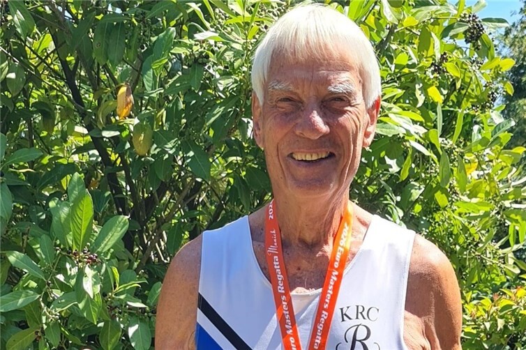 Und wieder freut sich Klaus Opitz über die Goldmedaille im Einer