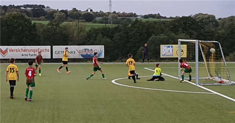 Und wieder zappelt der Ball im Netz der Gäste aus Niederzissen. Foto: privat