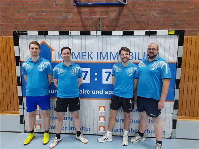Unentschieden im Abstiegskampf erreichten (v.l.) Peer Stobbe, Stefan Wirtz, Lars Stelzer und Stefan Klimek.  Foto: privat