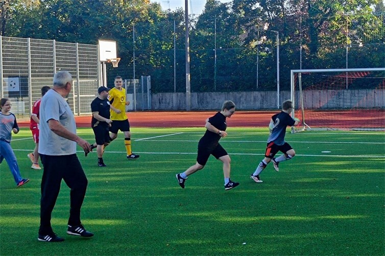 Schlusslichter unterstützen inklusive Fußballgemeinschaft in Koblenz