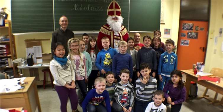 Unerwartet besuchte der Nikolaus die Klasse 3c der Grundschule Adenau.privat