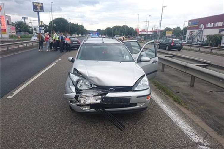 Unfall auf der B 9 in Koblenz. Polizeipräsidium Koblenz