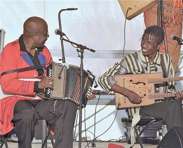 Ungewöhnliche Instrumente, faszinierender Sound: Malagasy Orkestra.