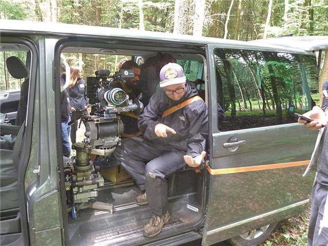 Ungewohnte Technik sah man während der Dreharbeiten im Wald.