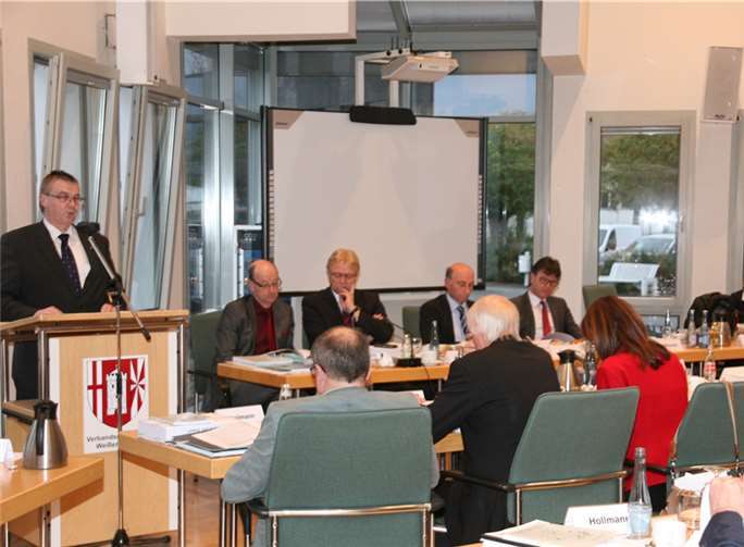 Ungewohntes Bild in der Verbandsgemeindeverwaltung Weißenthurm: Wegen der Sanierungsarbeiten im Kreishaus tagte der Kreistag im Ratssaal. WEC