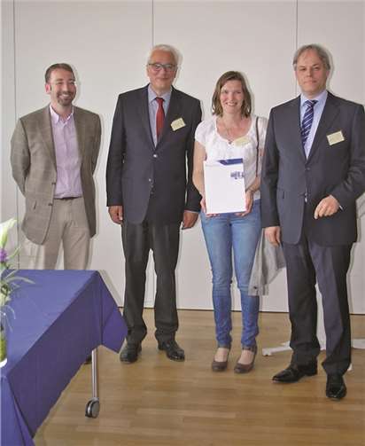Universitätspräsident Prof. Dr. Roman Heiligenthal, Prof. Dr. Hans-Stefan Siller, StD Dr. Jens Braner und OStR’ Annelie Heuft unterzeichneten die Kooperationsvereinbarung. privat