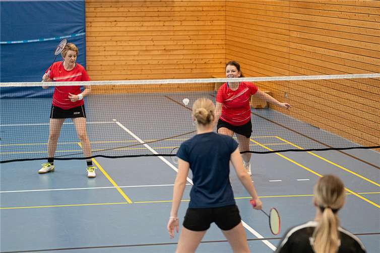 Unkels ukrainische Spielerin Tetiana Horets (rechts) trug mit ihrem ersten Einzelsieg der Saison zum Erfolg bei, hier mit Claudia Bauch im Doppel.Fotos: Olaf Radcke