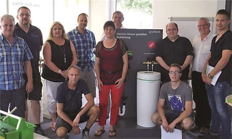 Unlängst ließen sich die Mitarbeiter der Firma Bleser von der Grünbeck Wasseraufbereitung GmbH zum „Wassermeister“ für Enthärtungsanlagen ausbilden. privat