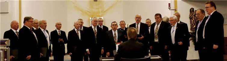 Unser Chor mit Chorleiter Jürgen Hofstötter. privat