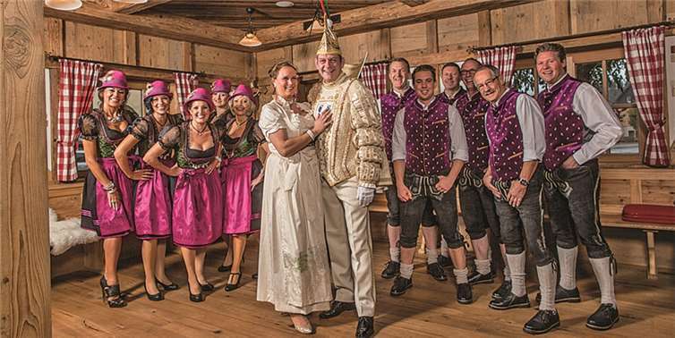 Unser Oberpanz samt Prinzessin und Gefolge in Höhr-Grenzhausen: Prosit & Helau!