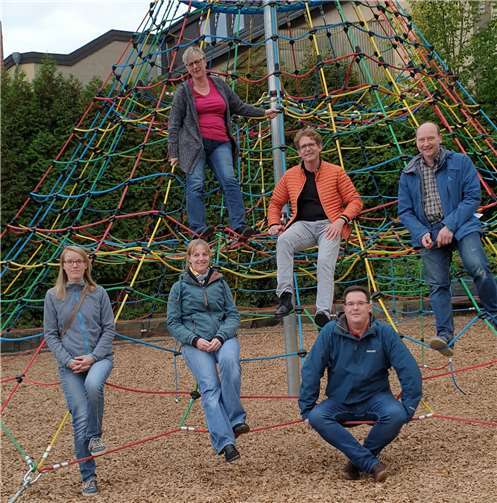 Unten v.li.: Angela Roßbach, Nadine Ciompa und Stephan Hernandez sowie oben v.li.: Alexandra van Bergerem, Thomas Schüller und Jan Freese.Foto: privat