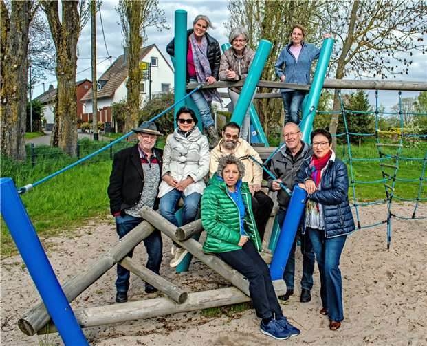 Unten von li. nach re.: Erich Baukelmann (Stellvertretender Vorsitzender), Christa Geiß (Kassiererin), Elke Illigens-Mehren (Schriftführerin), Dieter Kümpfel (Beisitzer), Otto Isaak (Beisitzer), Gertrud Haag (Frauenvertreterin); oben von li. nach re.: Michaela Seuser (Vorsitzende), Monika Lorenz (Beisitzerin), Marianne Wiebe (Beisitzerin)  Foto: privat