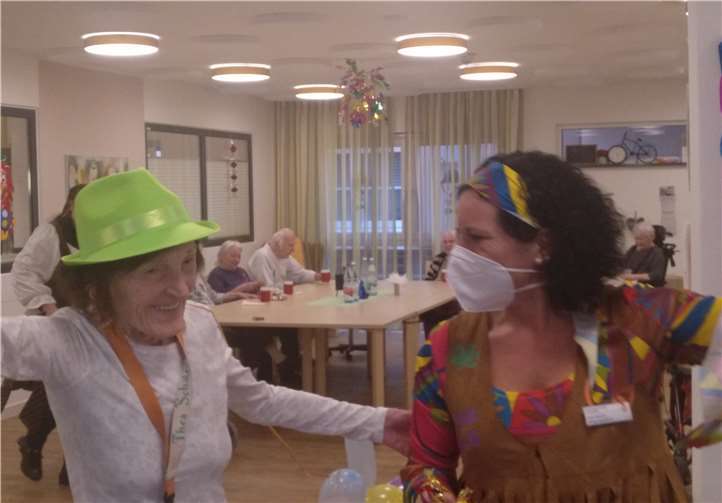 Unter Einhaltung aller Schutz- und Hygienevorgaben verbreiteten die Teams in den Residenzen ein karnevalistisches Flair, dass die bestehenden Einschränkungen schnell vergessen ließ.Fotos: privat