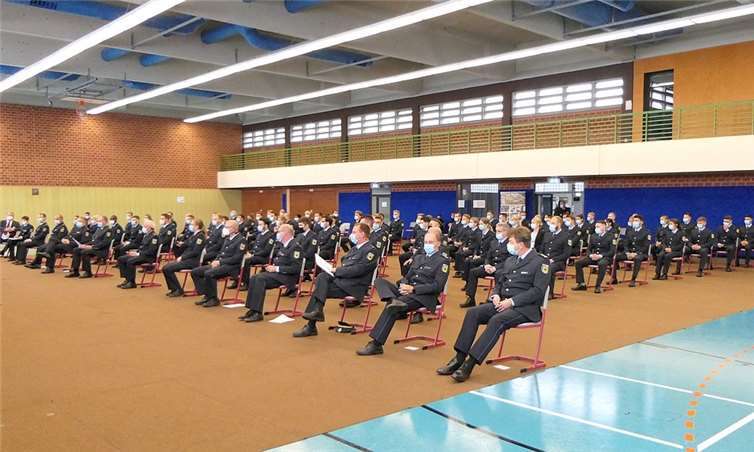 Unter Einhaltung des Infektionsschutzkonzepts wurden die angehenden Polizeimeisterinnen und Polizeimeister verabschiedet. Fotos: privat