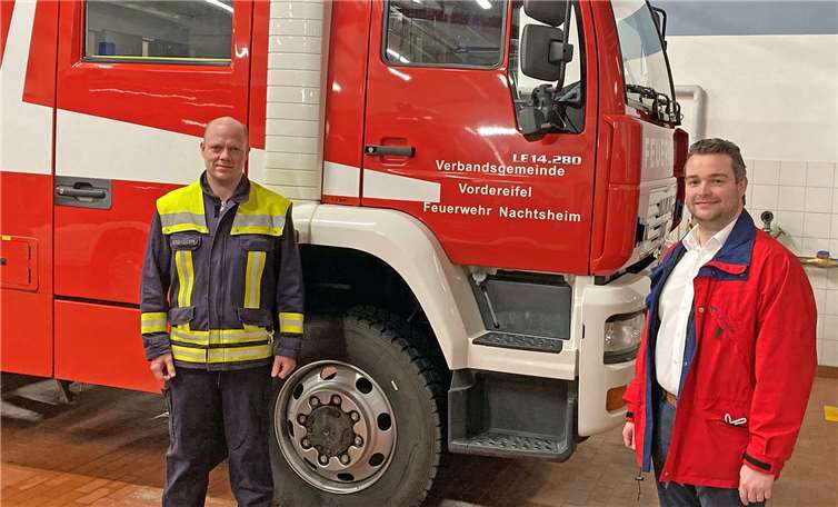 Unter Einhaltung des vorgeschriebenen Abstands informierte sich Welling über die Auswirkungen der Kontaktbeschränkungen für die Feuerwehr.Foto: privat
