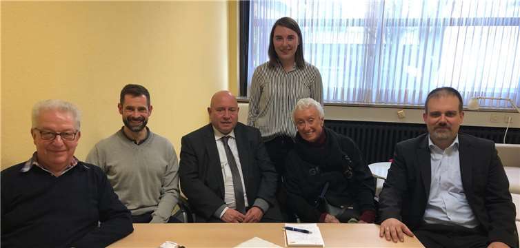 Unter Leitung der kulturpolitischen Sprecherin der CDU Koblenz-Karthause, Stadträtin Monika Artz, besuchten Koblenzer Kommunalpolitiker die Grundschule Neukarthause.Quelle: CDU Koblenz-Karthause