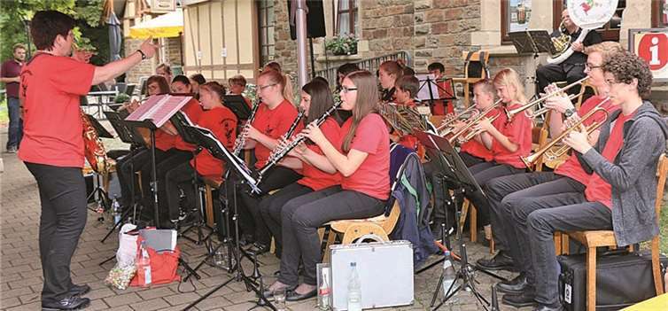 Unter Leitung von Heike Plattner spielte das Jugendorchester groß auf. SES