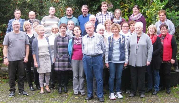 Unter Leitung von Johannes Harzer (l.) absolvierten die Chormitglieder einen Probentag. privat