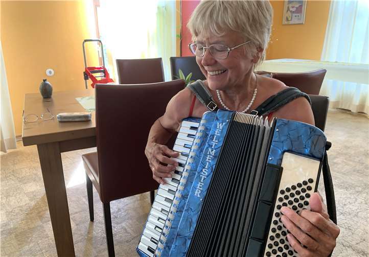Unter Leitung von Nora Schmitt und dem Akkordeon sangen alle gemeinsam Volkslieder. Foto: privat