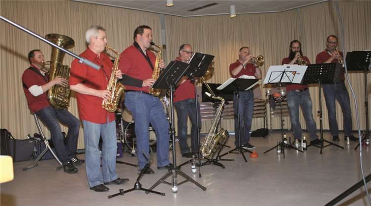 Unter anderem erfreuten die Musikprofis von der ´Swingin` Brass Band´ bei der Benefiz-Veranstaltung mit flotter Musikunterhaltung. TE